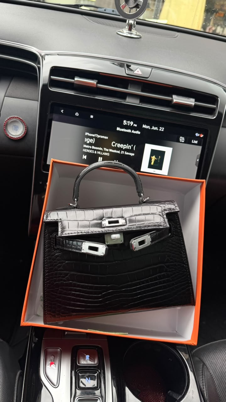 Kelly 25